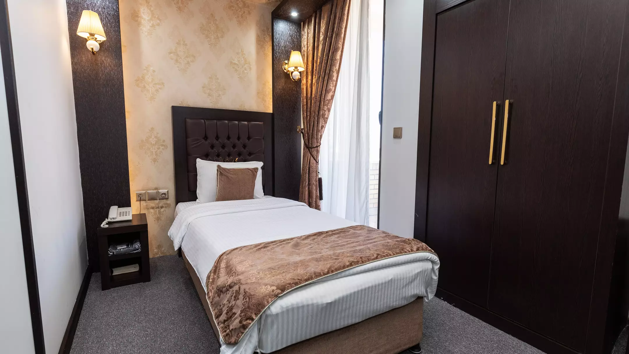 Alibaba https://cdn.alibaba.ir/ostorage/hotel-accommodation-images/674c09d210d0d5745be3d2a0_هتل گسترش - اتاق سینگل (1).webp